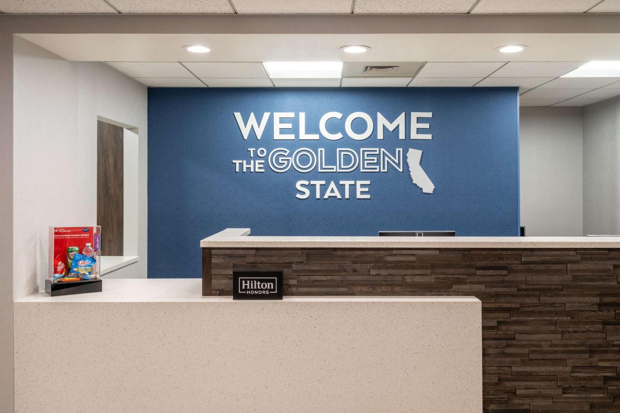 Hampton & 3* Agoura Hills