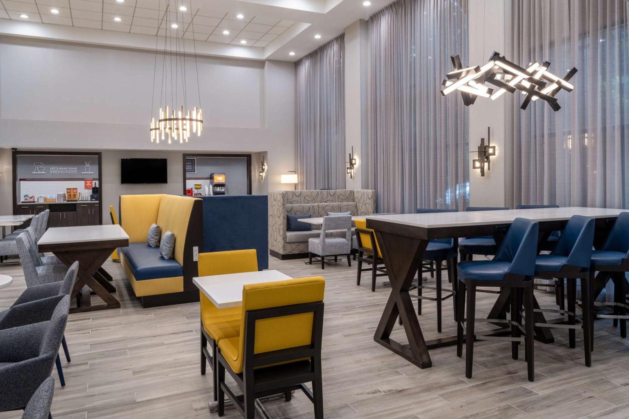 Hampton & 3* Agoura Hills