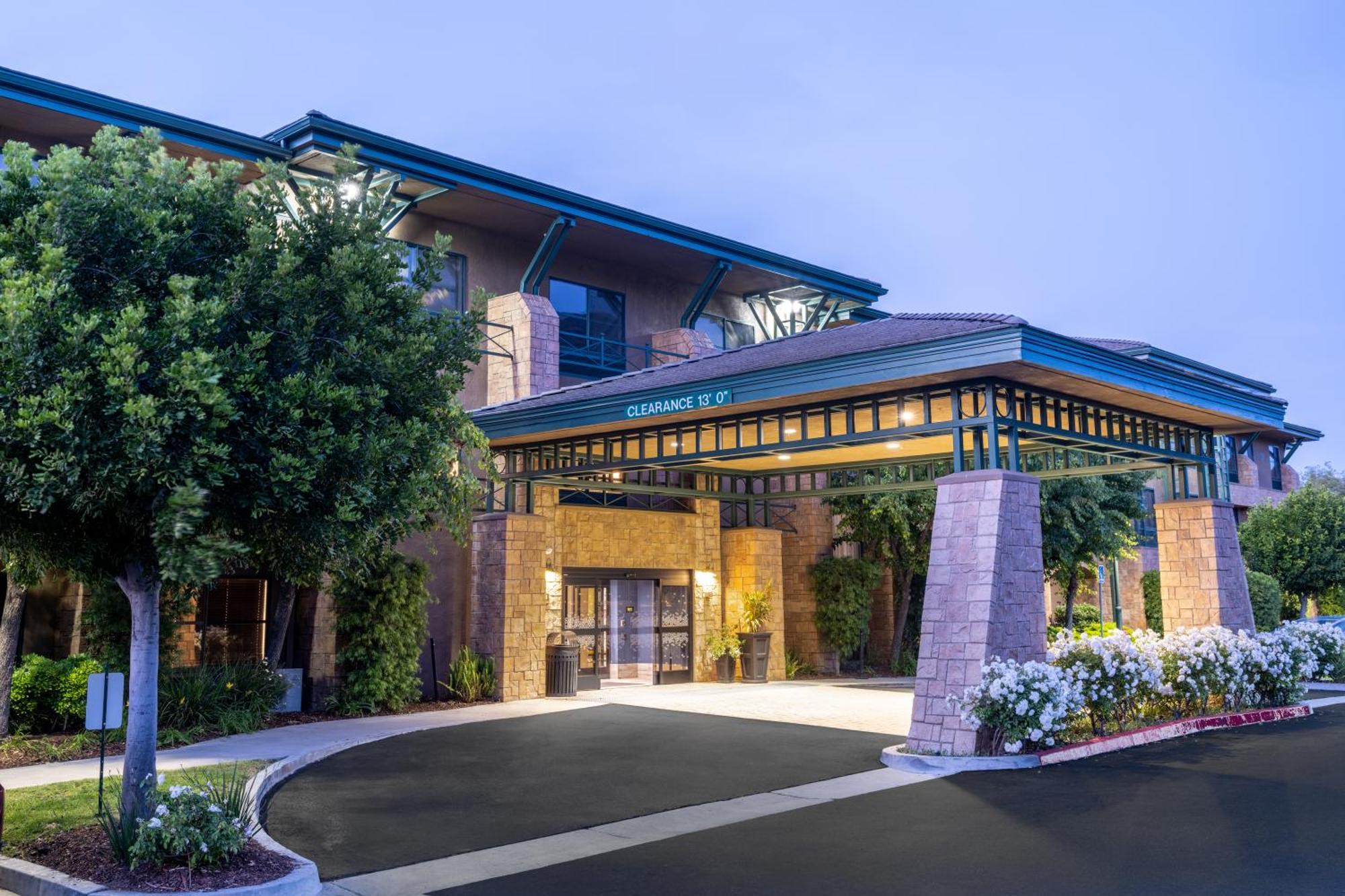 Hotel Hampton & 3*